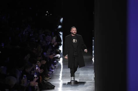 Kim Jones to succeed Lagerfeld as artistic director at 